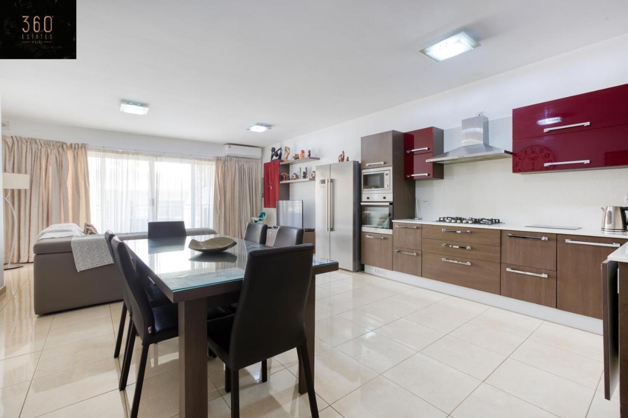 Charming Home Meters From The Seafront With Terrace By 360 Estates St. Paul's Bay Exterior foto
