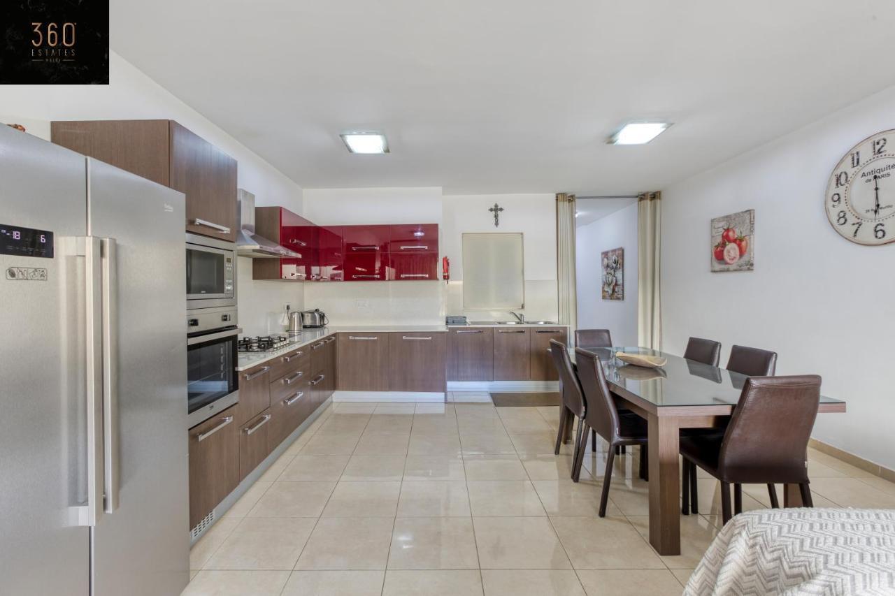 Charming Home Meters From The Seafront With Terrace By 360 Estates St. Paul's Bay Exterior foto