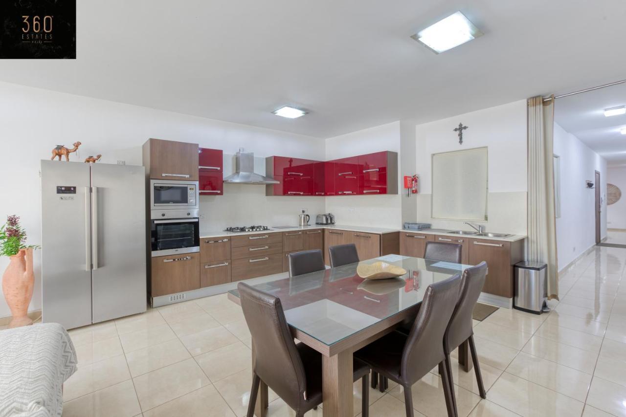 Charming Home Meters From The Seafront With Terrace By 360 Estates St. Paul's Bay Exterior foto