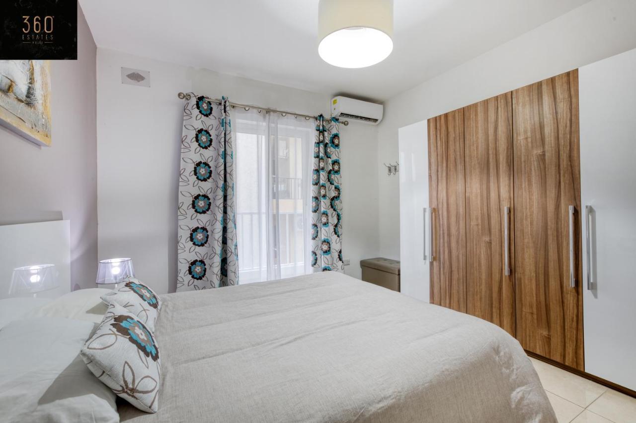 Charming Home Meters From The Seafront With Terrace By 360 Estates St. Paul's Bay Exterior foto
