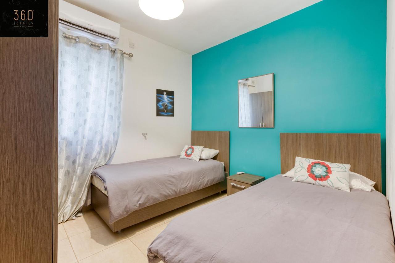 Charming Home Meters From The Seafront With Terrace By 360 Estates St. Paul's Bay Exterior foto